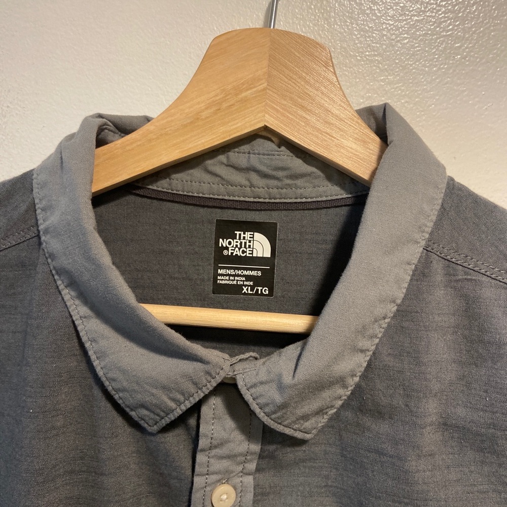 The North Face Gray Color Block Long Sleeve Button Up Shirt Men’s XL.